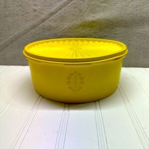 Vintage Tupperware Yellow Servalier Canister #1204 with lid preowned